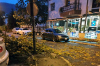 Снажно невријеме направило хаос у Бањалуци (ФОТО)