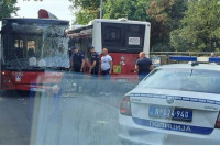 Gradski autobus potpuno smrskan! U sudaru više povrijeđenih