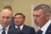 Direktor ruske škole se skamenio pred Putinom (VIDEO)