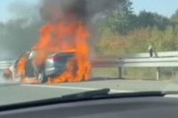 Vatra progutala automobil, u plamenu nestao „BMW“ (VIDEO)