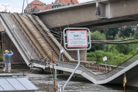 Urušio se most u Drezdenu, postoji rizik od kolapsa