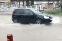 Пролом облака у Бањалуци, неке улице под водом VIDEO