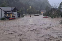 Fojnica: Na poplavljenim područjima nema struje ni vode za piće, selo Dusine odsječeno