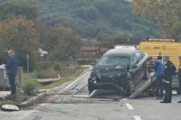 У саобраћајној несрећи погинула жена, двоје повријеђено